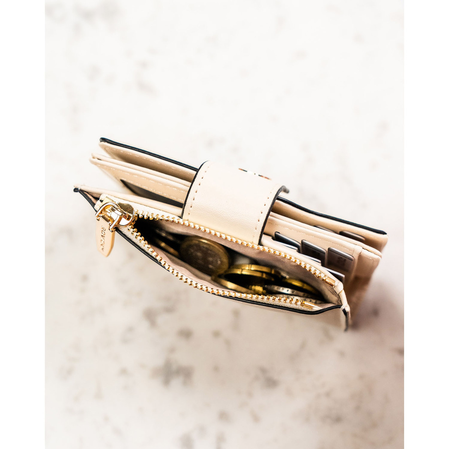 Beżowy portfel damski ze skóry ekologicznej zamykany na zatrzask i suwak - Rovicky