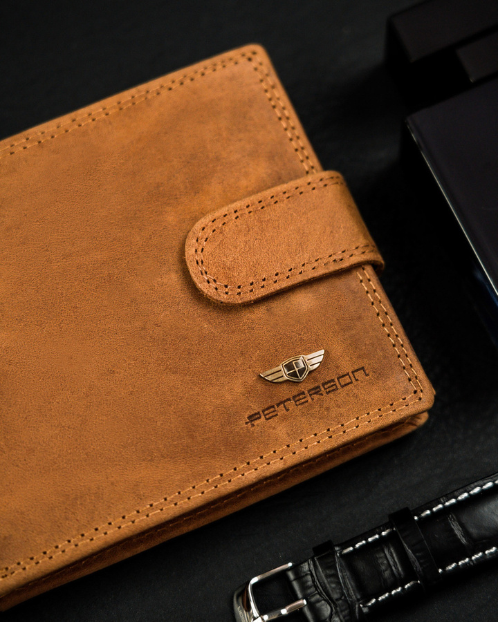 Poziomy portfel męski ze skóry naturalnej, system RFID Protect - Peterson