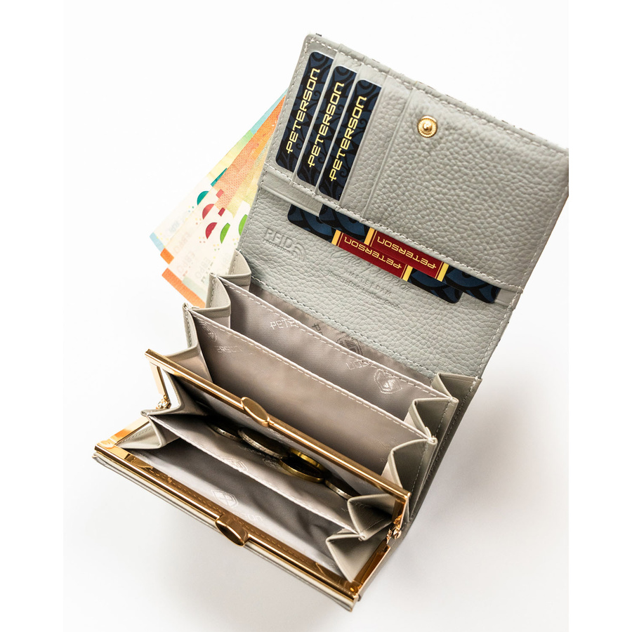 Czarny portfel damski ze skóry naturalnej ozdobiony kwiatowym wzorem - Peterson