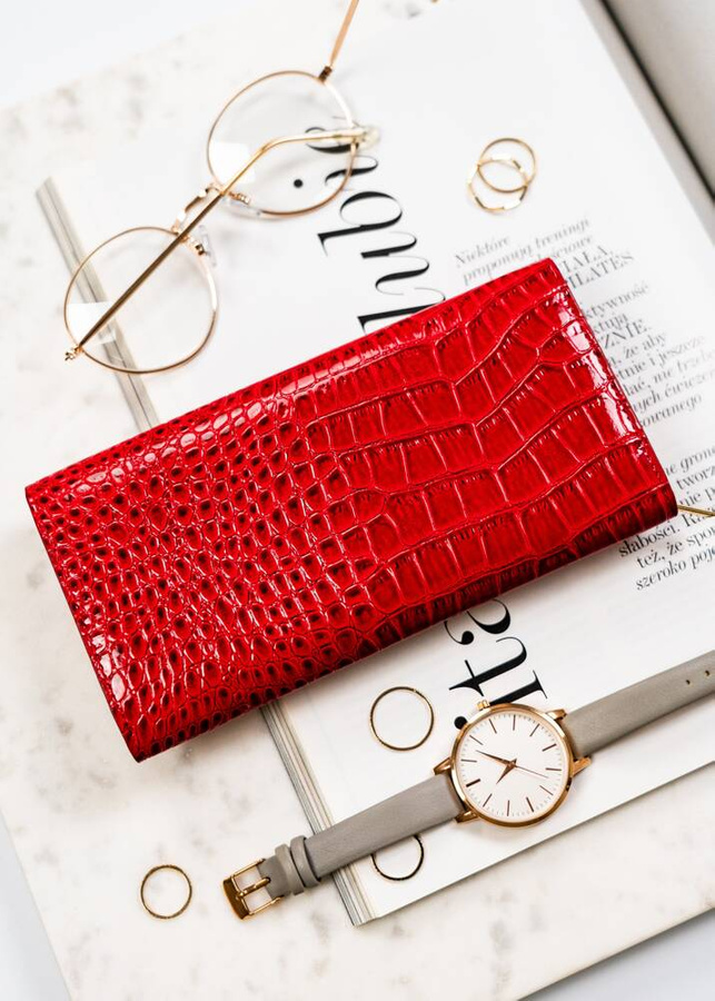 Portfel skórzany lakierowany z drapieżnym motywem krokodylej skóry - Peterson