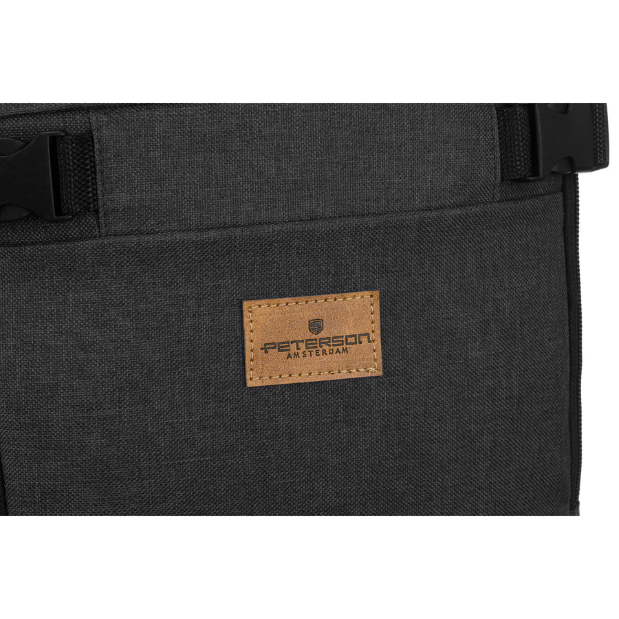 Pojemny, podróżny i czarny plecak z poliestru idealny na bagaż podręczny - Peterson