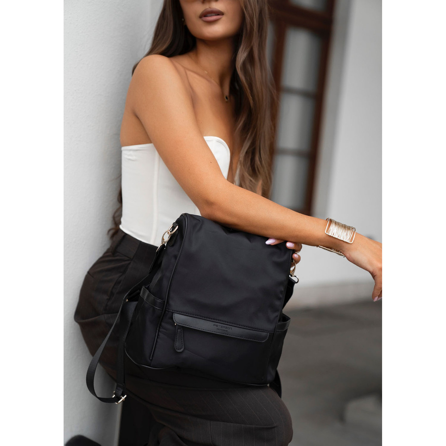 Czarny plecak damski z nylonu i skóry ekologicznej zawieszony na regulowanych szelkach - Peterson