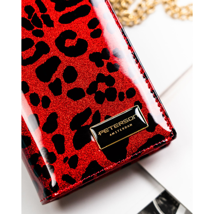 Duży, czerwony, pionowy portfel damski ze skóry ekologicznej i naturalnej w cętki zamykany magnesem - Peterson
