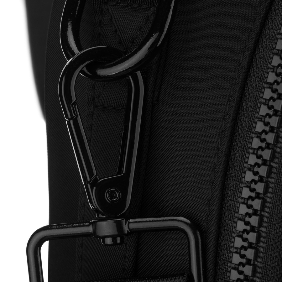 Miejski, czarny plecak damski wykonany z poliestru, zawieszony na regulowanych szelkach - Peterson