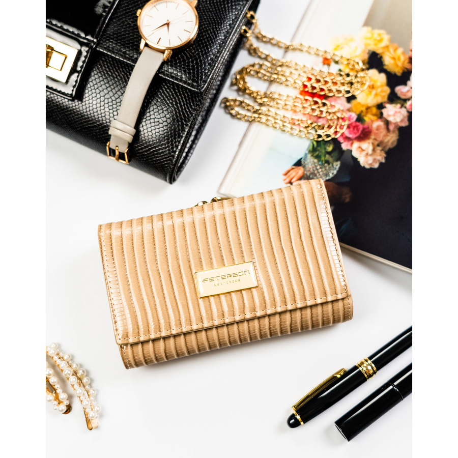 Beżowy portfel damski ze skóry naturalnej i ekologicznej z prążkowaną fakturą - Peterson