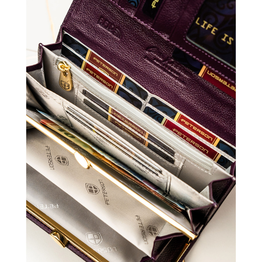 Portfel damski ze skóry naturalnej i ekologicznej w fioletowym kolorze zamykany zatrzaskiem - Peterson