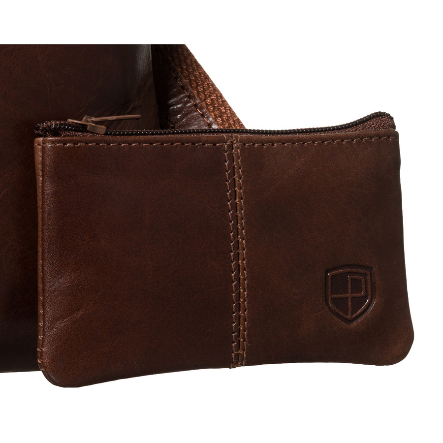 Listonoszka męska ze skóry naturalnej w brązowym kolorze, jednokomorowa i zamykana suwakiem - Peterson