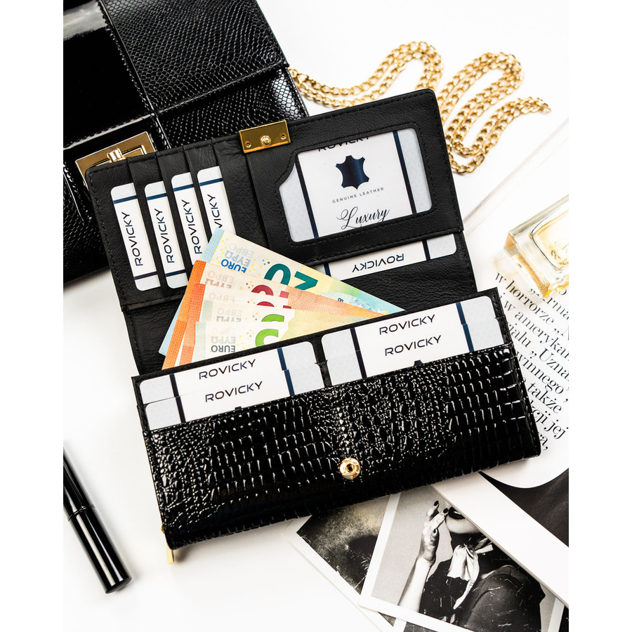 Duży, czarny, lakierowany portfel damski ze skóry naturalnej zamykany na zatrzask - Rovicky