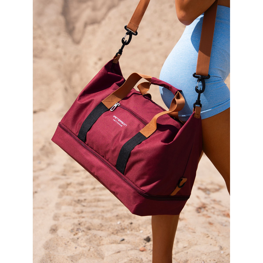 Pojemna torba weekendowa wykonana z poliestru w burgundowym kolorze, zamykana suwakiem - Peterson