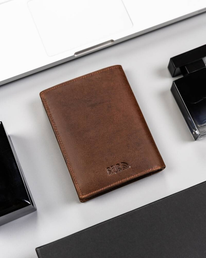 Duży, skórzany portfel męski w orientacji pionowej - Peterson