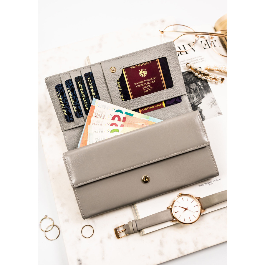 Portfel ze skóry naturalnej w kwiatowy wzór zamykany zatrzaskiem - Peterson