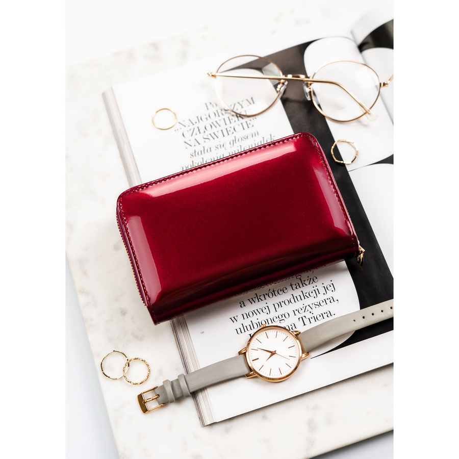 Portfel damski z lakierowanej skóry ekologicznej w śliwkowym kolorze, wyposażony w system RFID - Peterson