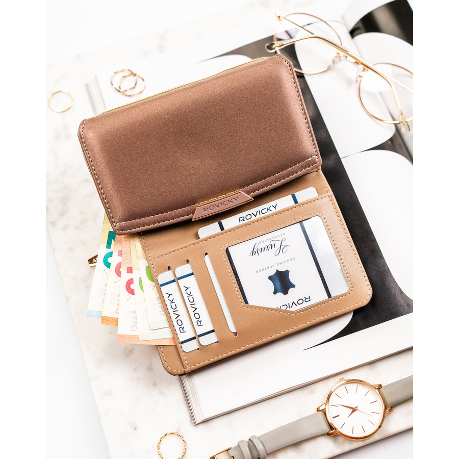Beżowy portfel damski ze skóry ekologicznej zamykany na zatrzask - Rovicky