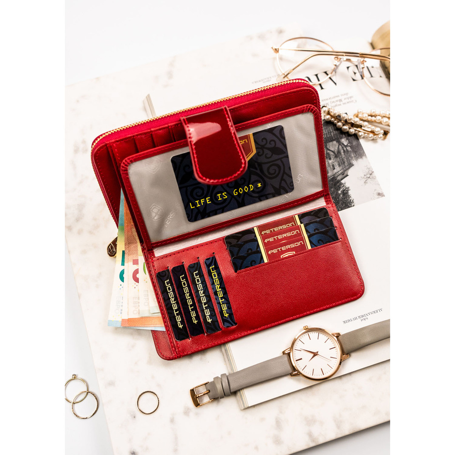 Lakierowany, pionowy skórzany portfel damski w czerwonym kolorze - Peterson
