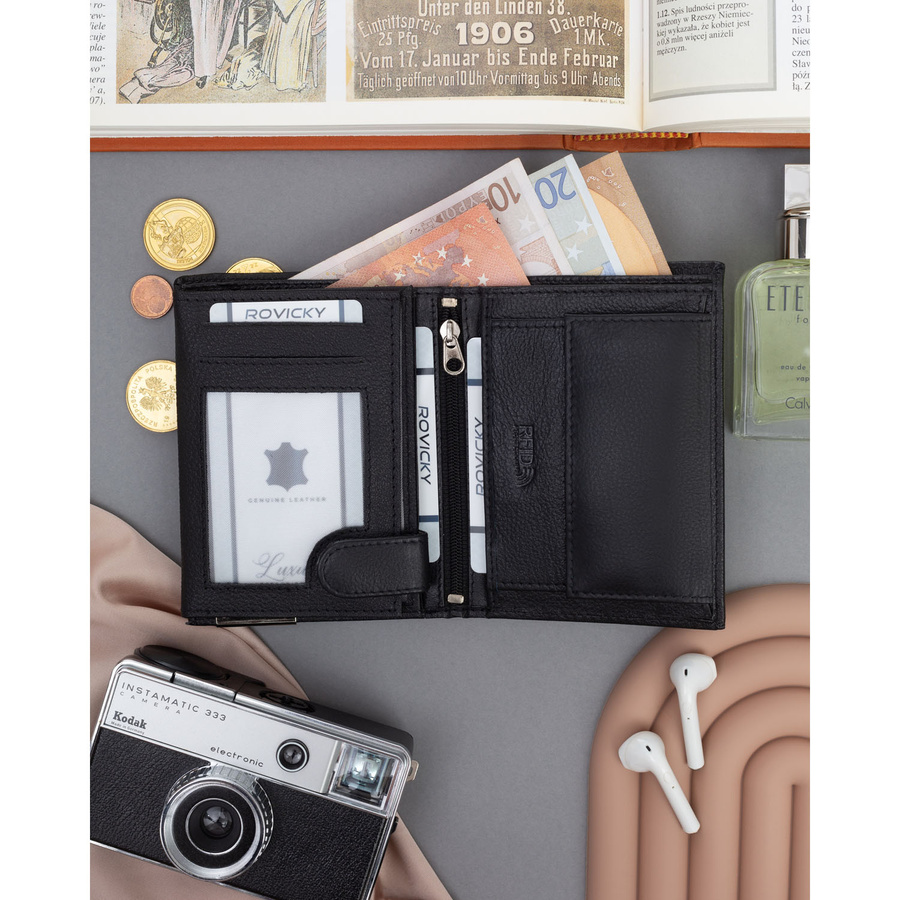 Duży, skórzany portfel męski w czarnym kolorze bez zapięcia zewnętrznego - 4U Cavaldi