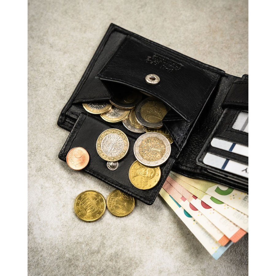 Mały, czarny portfel męski ze skóry naturalnej wyposażony w system RFID - Rovicky