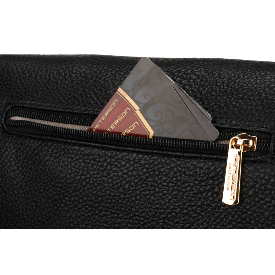 Miejska, czarna nerka damska ze skóry ekologicznej zawieszona na regulowanym pasku - Peterson