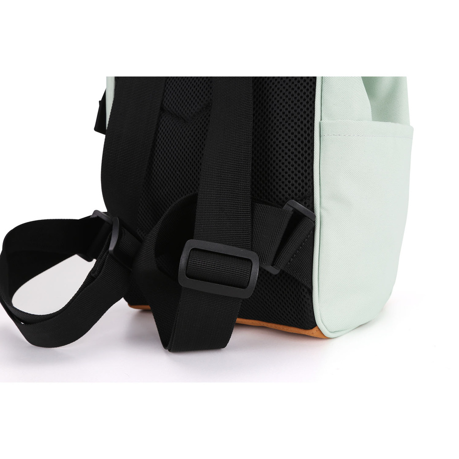 Pojemny plecak damski w miętowym kolorze zamykany suwakiem - Himawari