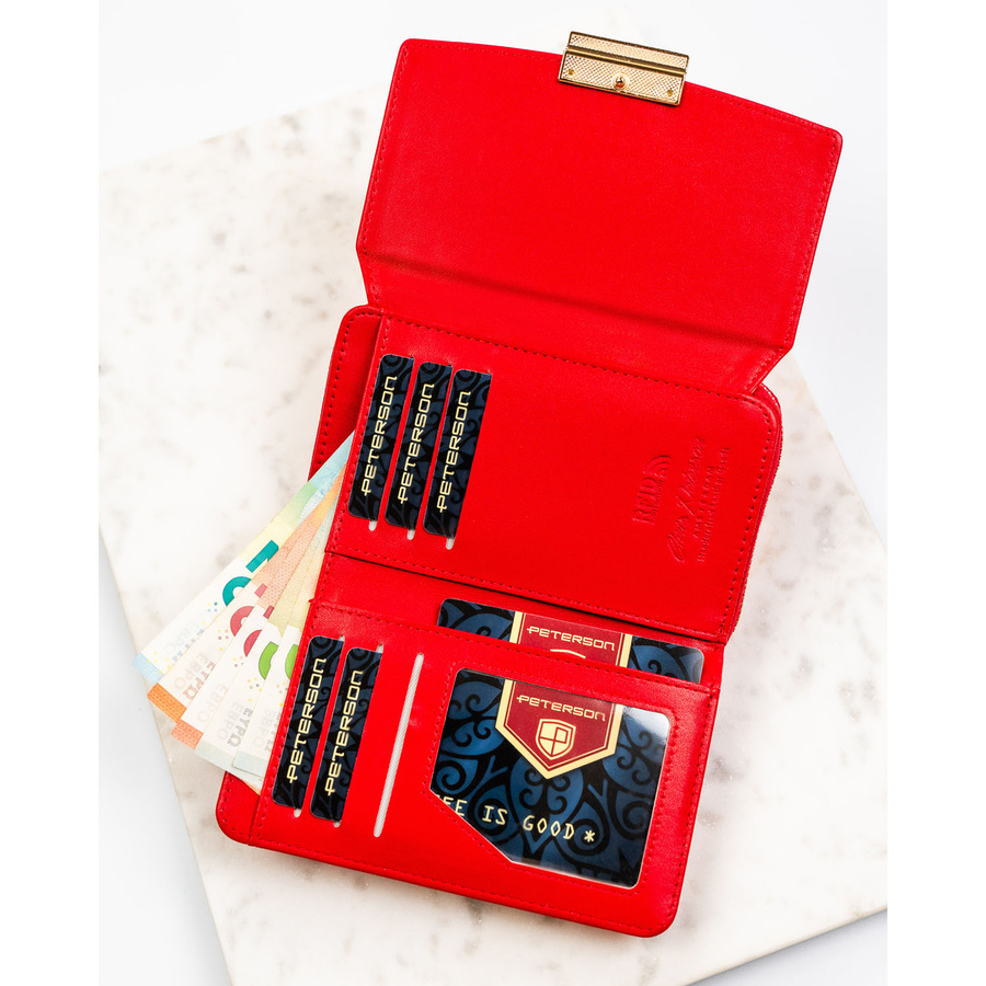 Czerwony, poziomy portfel damski wykonany z lakierowanej skóry ekologicznej - Peterson