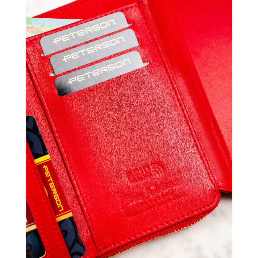 Czerwony, lakierowany portfel damski wykonany ze skóry ekologicznej o przestrzennej fakturze - Peterson