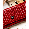 Czerwony, duży portfel damski ze skóry naturalnej z tłoczeniem na wzór skóry krokodyla - Peterson