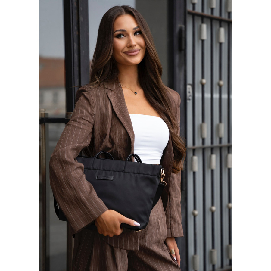 Czarna, duża shopperka damska z nylonu, mieszcząca format A4 i zamykana klipsem magnetycznym - Peterson