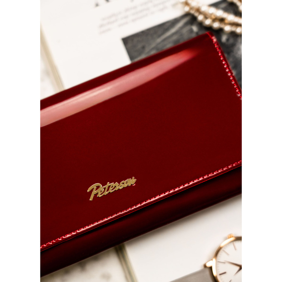Duży, czerwony portfel damski z lakierowanej skóry naturalnej zamykany na zatrzask - Peterson
