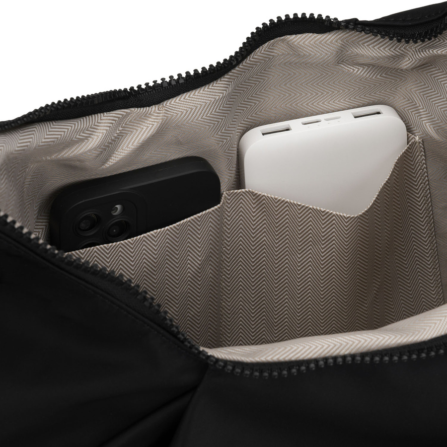 Czarna torebka damska z poliestru zamykana suwakiem - Peterson