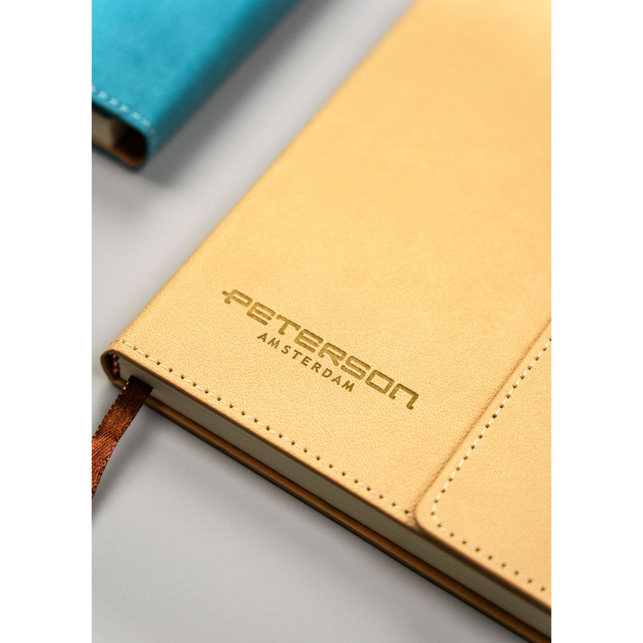 Zestaw prezentowy: granatowy notatnik w linie z magnetycznym zapięciem i czarny elegancki długopis - Peterson