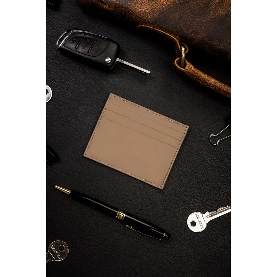 Etui na karty ze skóry naturalnej w ciemno beżowym kolorze