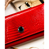 Czerwony portfel damski ze skóry naturalnej z tłoczeniem na wzór skóry krokodyla - Peterson
