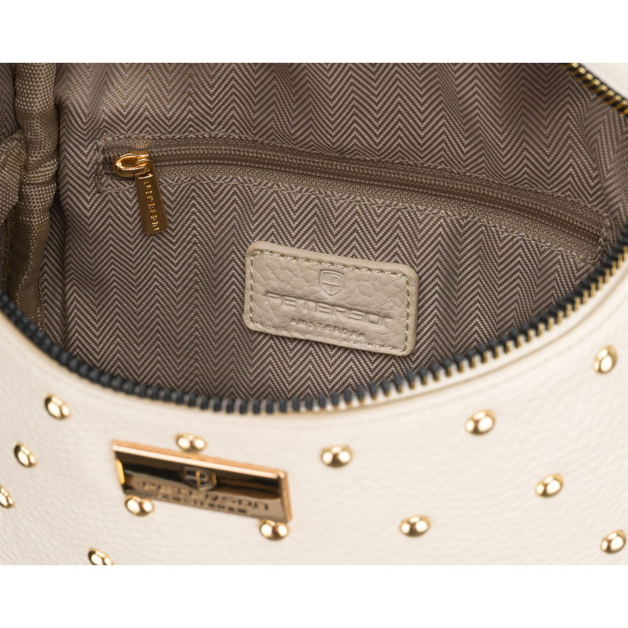 Jasnobeżowa nerka damska ze skóry ekologicznej ozdobiona ćwiekami - Peterson