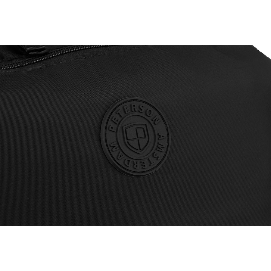 Czarny, trzykomorowy plecak podróżny wykonany z poliestru - Peterson