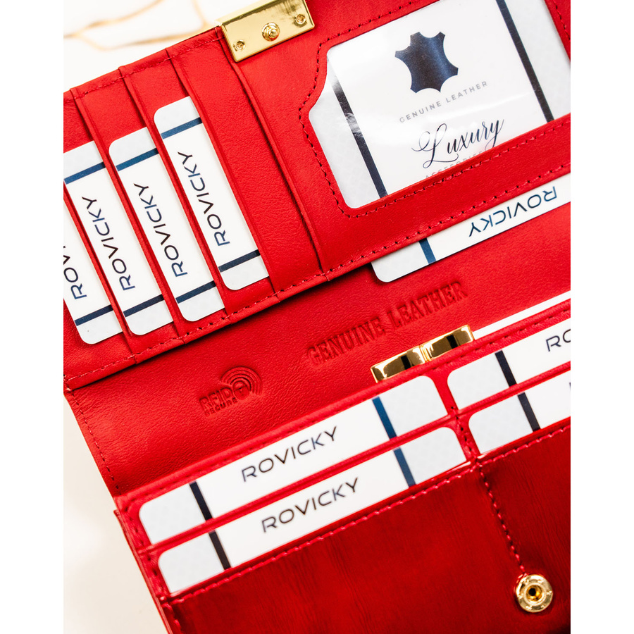 Duży, skórzany portfel damski w czerwonym kolorze zamykany na zatrzask - Rovicky