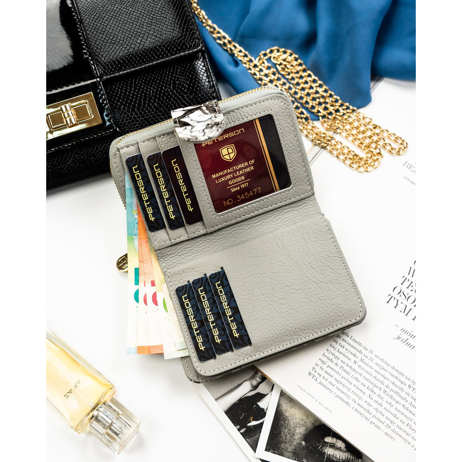 Czarny portfel damski ze skóry naturalnej z systemem RFID, zamykany zatrzaskiem i suwakiem - Peterson