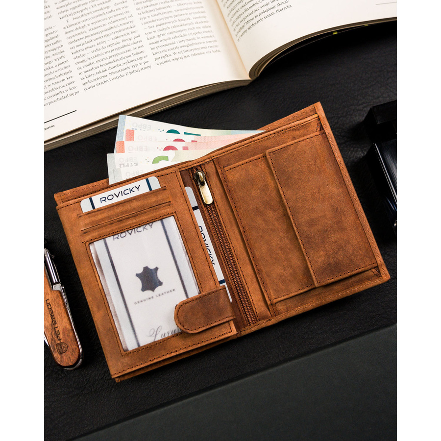 Brązowy portfel męski ze skóry naturalnej z tłoczeniem w kształcie jelenia