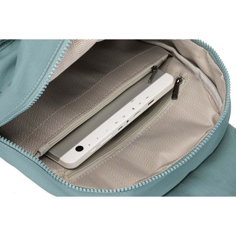 Niebieski plecak damski z poliestru z klapką zamykaną na magnes - Peterson