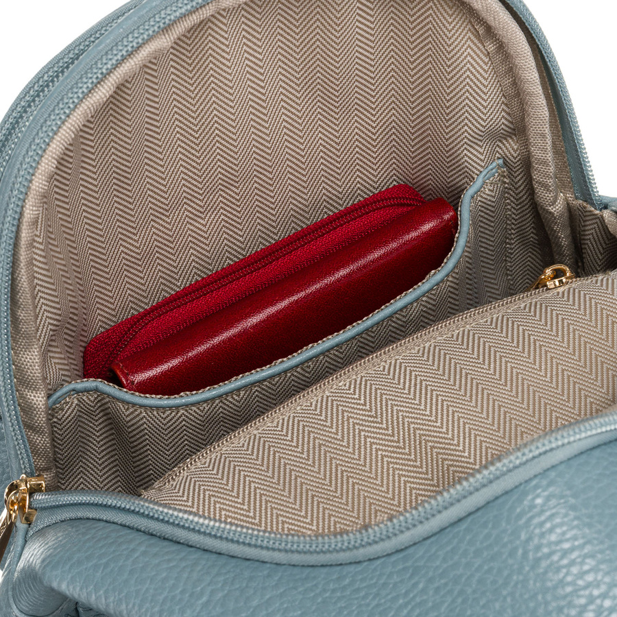 Niebieska stylowa mała saszetka damska z eko skóry zdobionej złotymi okuciami nerka crossbody Peterson