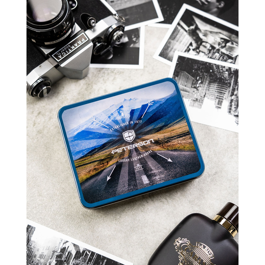 Portfel męski ze skóry naturalnej w czarnym kolorze, model zamykany zatrzaskiem - Peterson