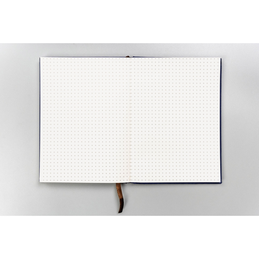 Notes w granatowym kolorze w twardej oprawie i formacie B6 zadrukowany w kropki - Peterson
