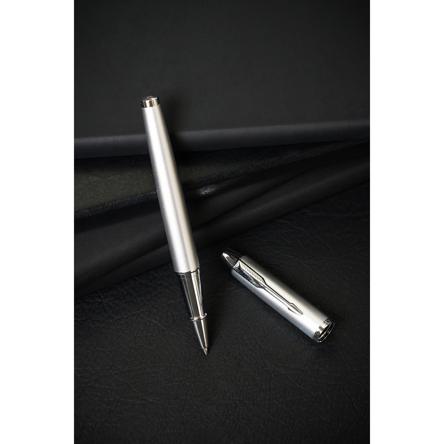 Długopis metalowy w odcieniach srebra i szarości z czarnym wkładem - Peterson