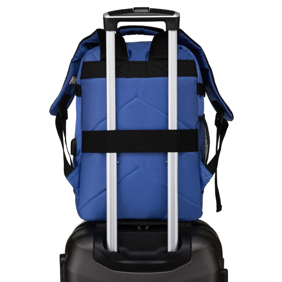 Podróżny plecak z wodoodpornego poliestru w niebieskim kolorze zawieszony na regulowanych szelkach - Peterson