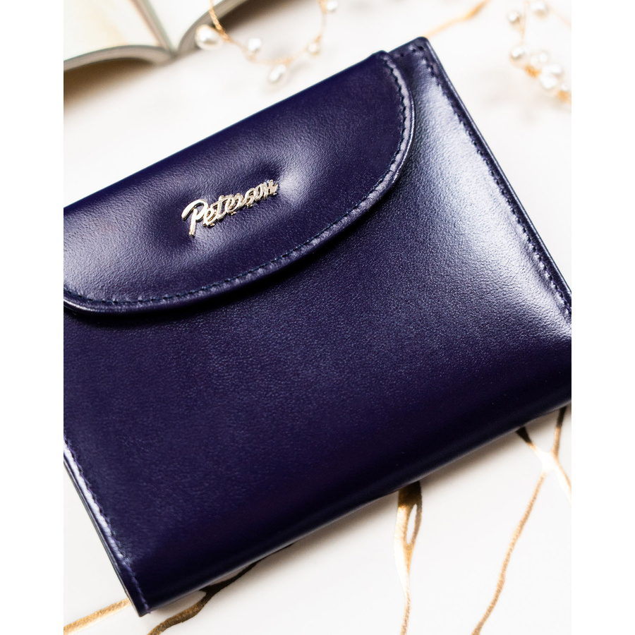 Mały, skórzany portfel damski w fioletowym kolorze - Peterson