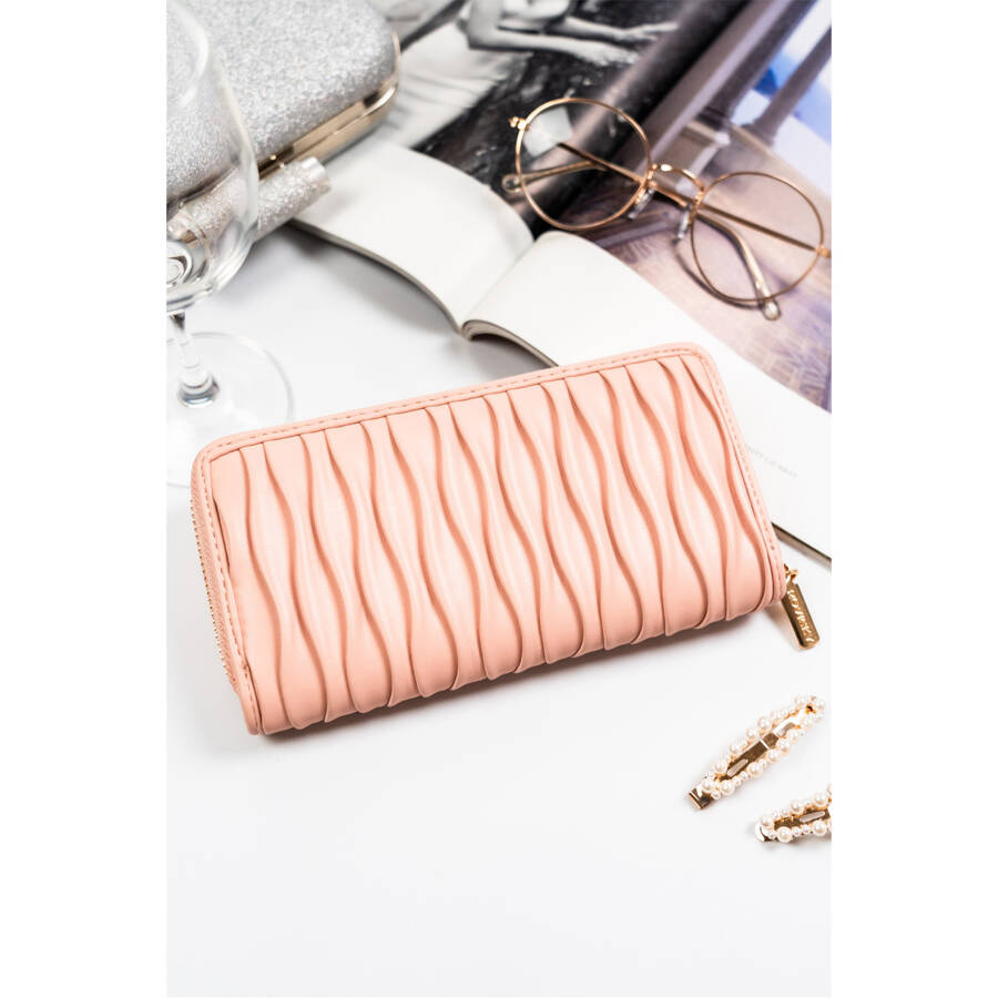 Duży, różowy portfel damski o marszczonej powierzchni ze skóry ekologicznej - Rovicky