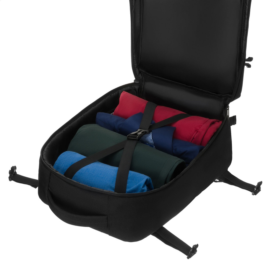 Podróżny plecak z poliestru w czarnym kolorze, idealny na bagaż podręczny - Peterson