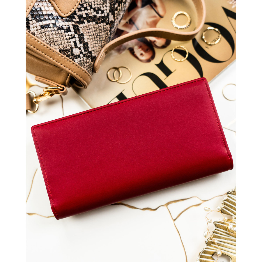 Czerwony portfel damski wykonany ze skóry naturalnej i ekologicznej zamykany na magnes i suwak - Peterson