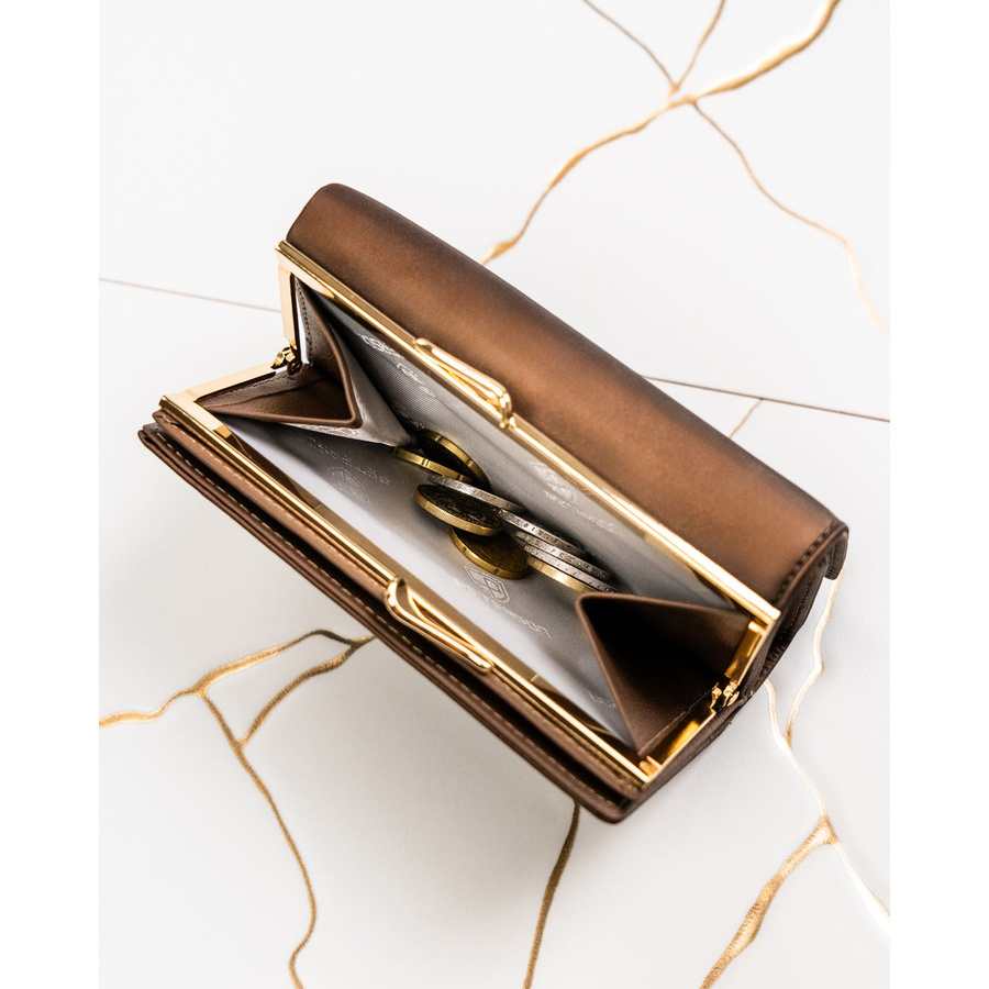 Portfel damski wykonany ze skóry naturalnej i ekologicznej w brązowym kolorze - Peterson