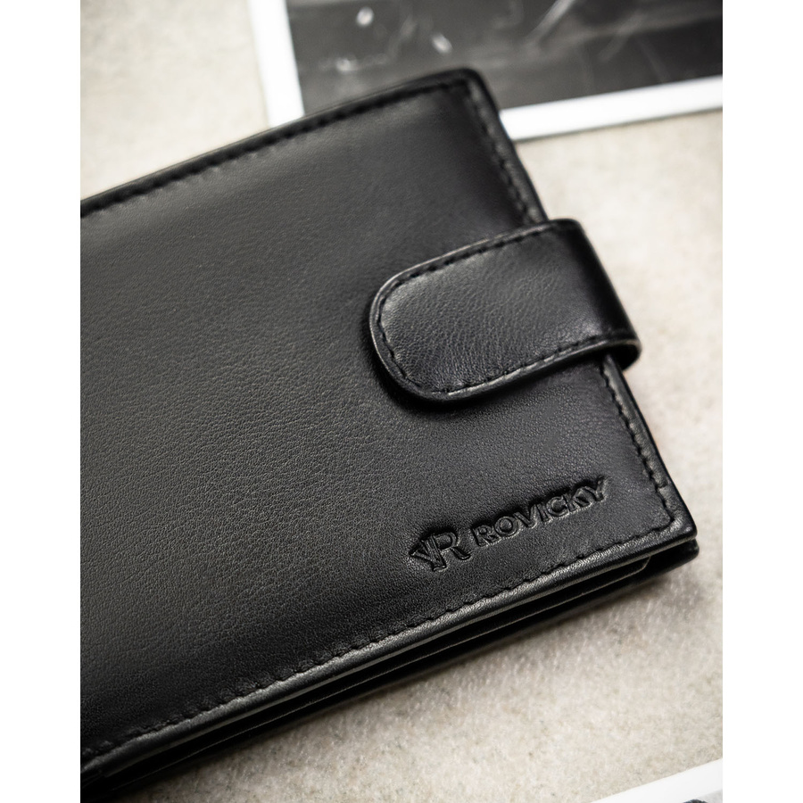 Duży, czarny portfel męski ze skóry naturalnej wyposażony w system RFID, zamykany na zatrzask - Rovicky