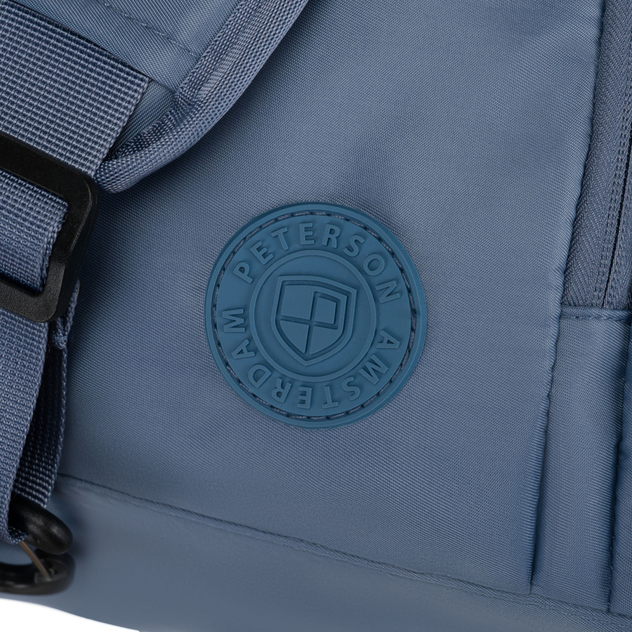 Niebieska, weekendowa torba podróżna wyposażona w uchwyt na walizkę - Peterson