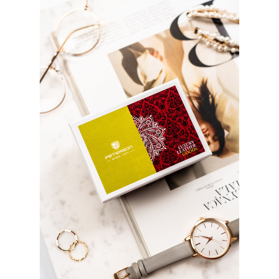 Portfel damski na bigiel i zatrzask wykonany ze skóry naturalnej ze wzorem imitującym skórę węża - Peterson